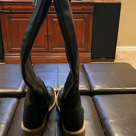Tall black boots with buckle, size 10, in good condition! - Picture 3 of 7
